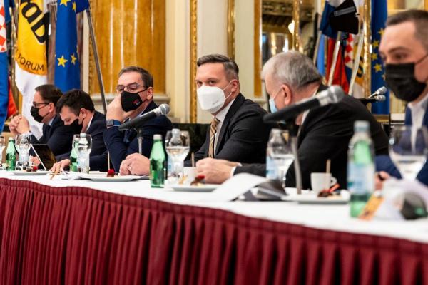 Član izvršnog odbora Udruženja europskih radija (AER) i kreativni konzultant AMM Global Instituta Luka Đurić