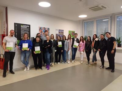 Povodom obilježavanja Dana planeta Zemlje, u Koprivnici je otvorena izložba radova i progla&scaron;en je pobjednik kampanje terrapija 2.0. Žiri je najboljim proglasio tim PRV1&ordm; koji je osmislio rje&scaron;enje za smanjivanje bacanja hrane - KULER.