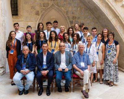 The ISABS High School Future Scientist Award: Natječaj za nagrađivanje najboljih radova (eseja) učenika srednjih &scaron;kola i njihovih mentora iz područja biologije čovjeka, kemije, genetike i umjetne inteligencije