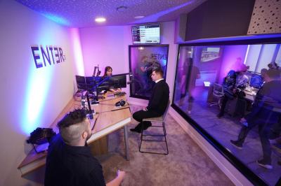 Enter Zagreb, prvi CHR - current hits radio u Hrvatskoj koji svira elektronsku glazbu, sada svira iz jednog od najmodernijih radijskih studija u Europi najsofisticiranijom tehnologijom