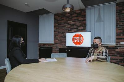 Prvi cjeloviti digitalni radio u Hrvatskoj &ndash; mojRADIO &ndash; započeo je s radom prije mjesec dana, a njegov vlasnik i vodeći radijski strateg u Hrvatskoj, Ivan Jurić-Kaćunić, tvrdi da je upravo s tim radijskim projektom krenula ekspanzija digitalnog radija u Hrvatskoj