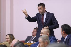 Pavliček: Ako Hrvati tako dobro žive, čemu podjela crkavica iz državnog proračuna?