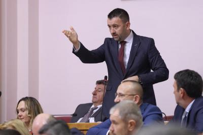 Pavliček: Ako Hrvati tako dobro žive, čemu podjela crkavica iz državnog proračuna?