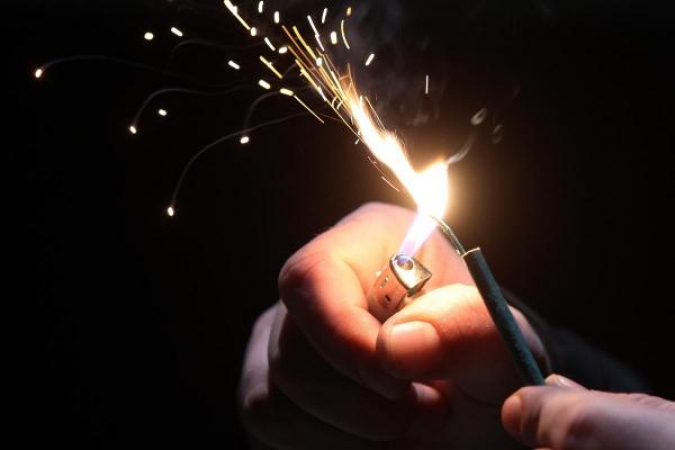 Dječaku u Osijeku eksplodirala petarda u ruci, amputirana su mu dva prsta