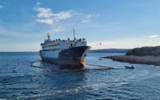 Brod nasukan u Raškom zaljevu mogao bi biti odsukan u idućih mjesec dana