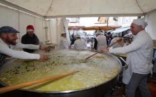 Na Badnjak posljednje pripreme za Božić, po gradovima tradiconalna podjela ribnih delicija